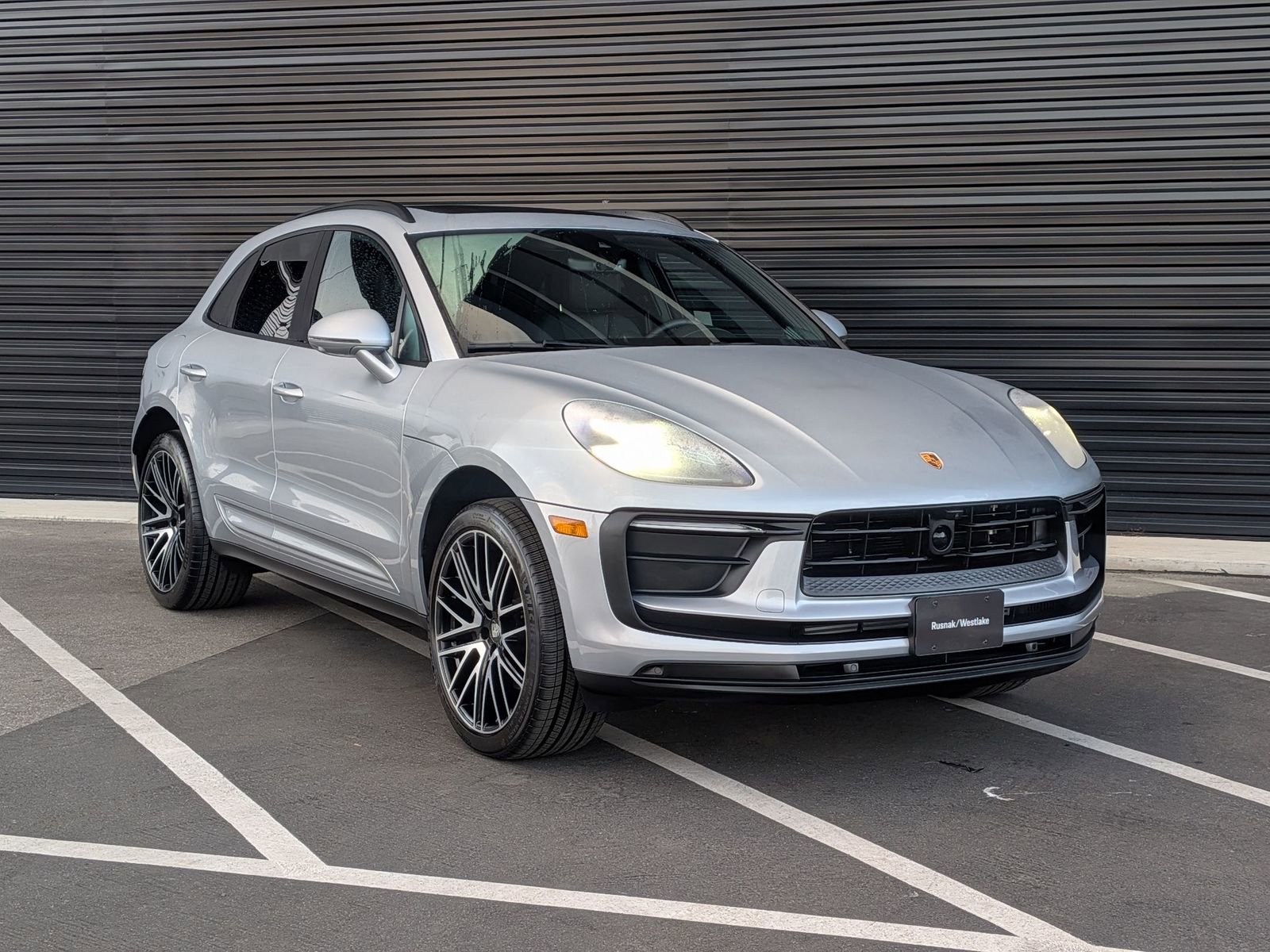 Certified 2026 Porsche Macan image 7