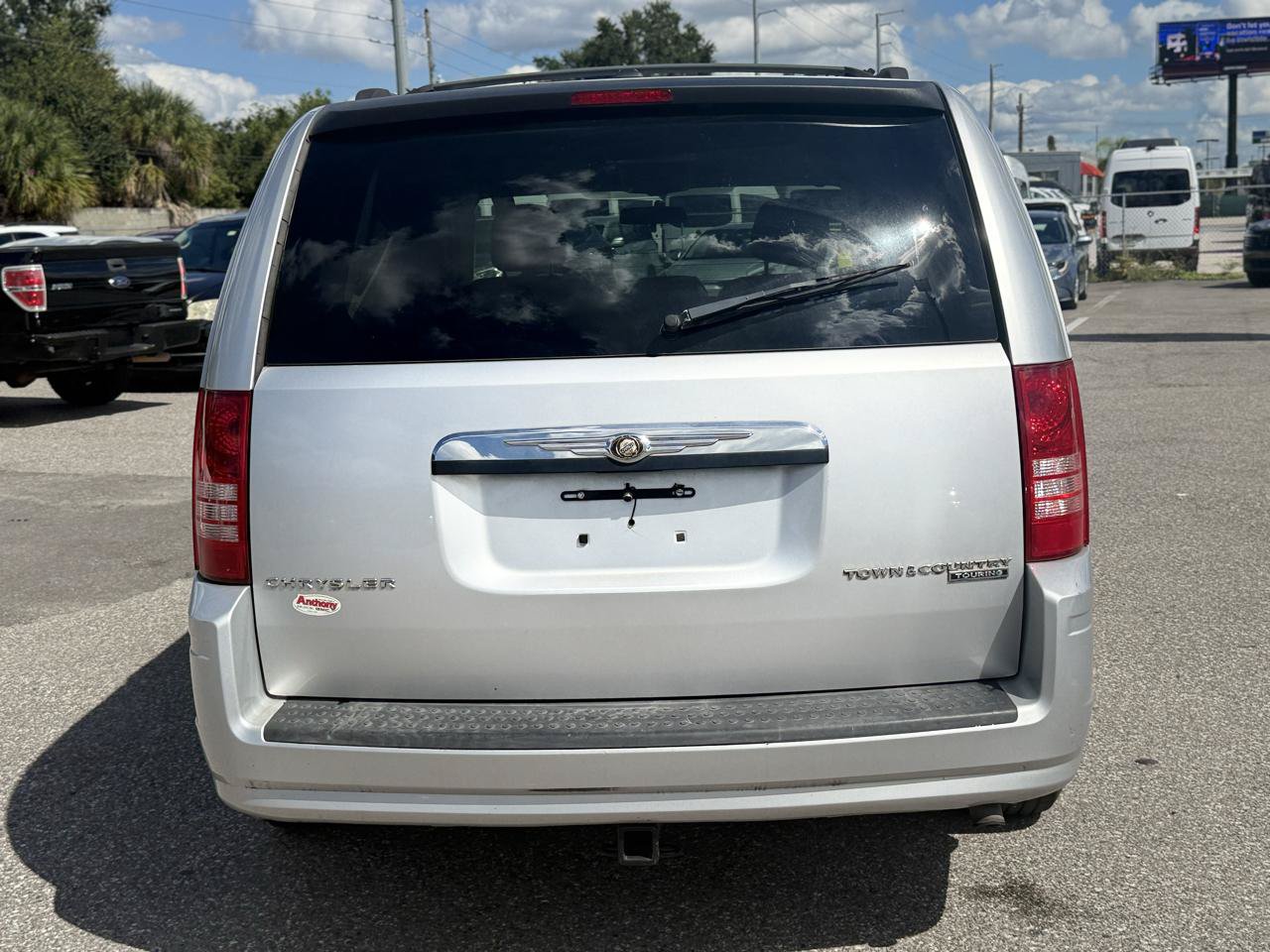 Used 2010 Chrysler Town & Country Touring FWD image 16
