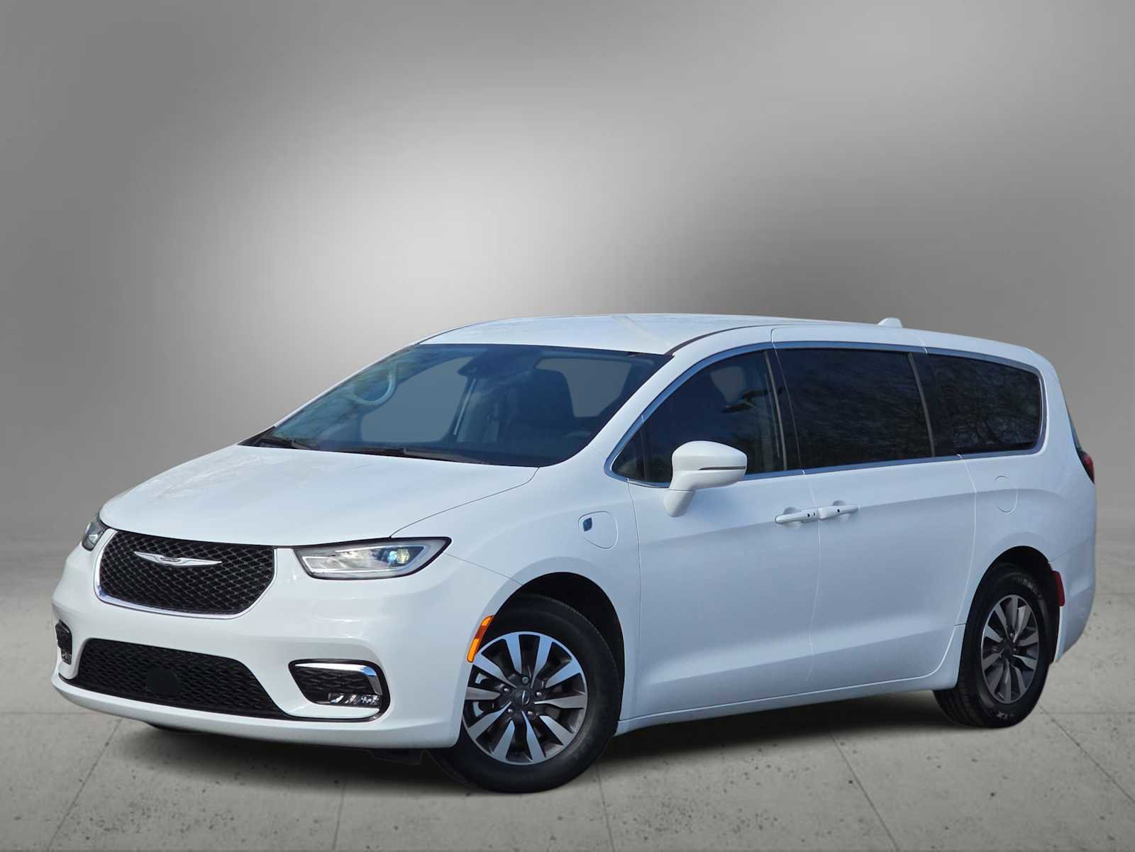 Used 2022 Chrysler Pacifica Touring-L image 1
