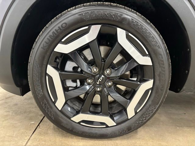 Used 2025 Kia Telluride S FWD image 9