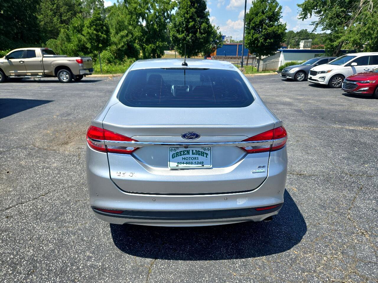 Used 2017 Ford Fusion SE w/ Fusion SE Technology Package image 4