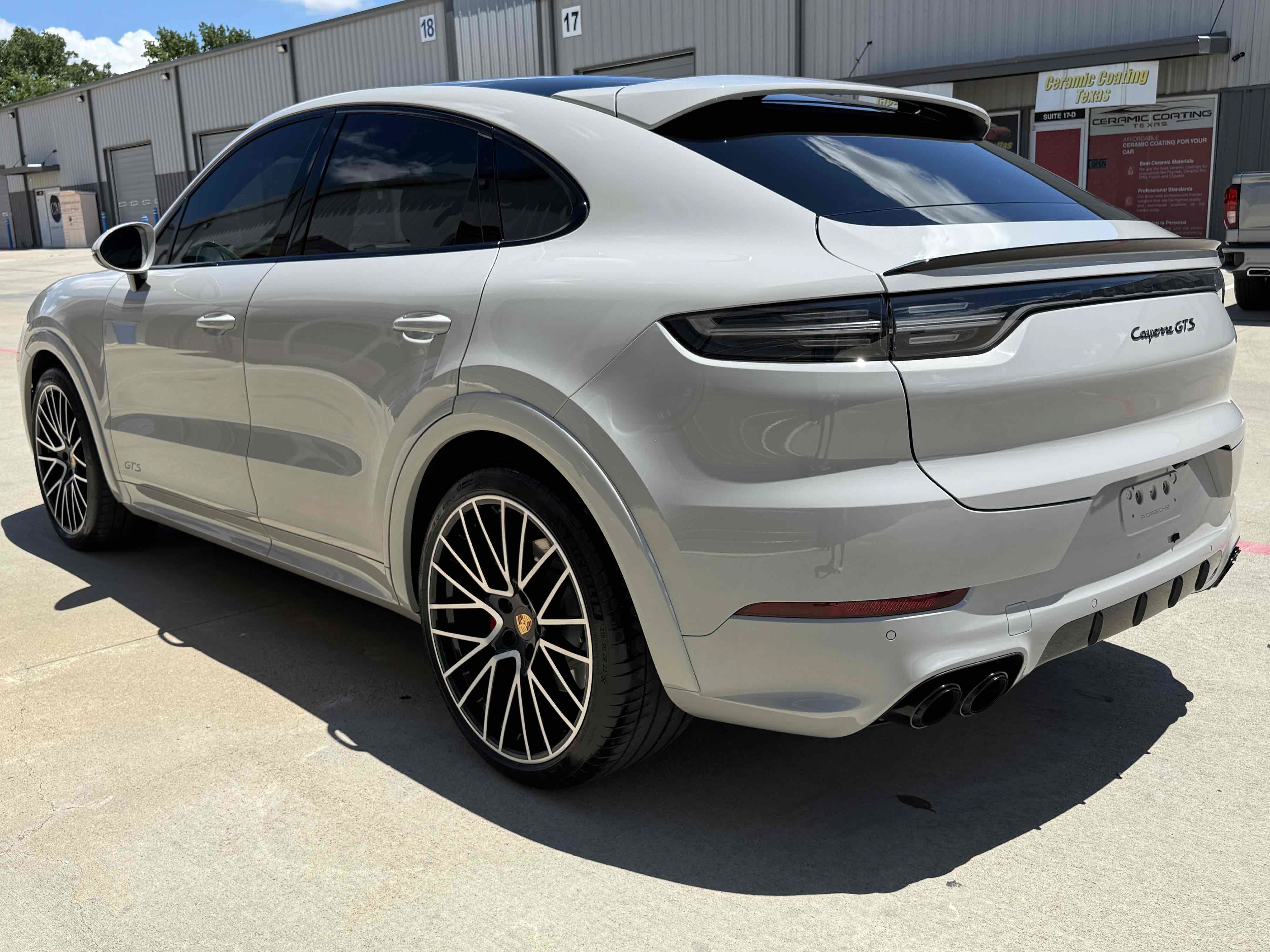 Used 2022 Porsche Cayenne GTS AWD/4WD image 90