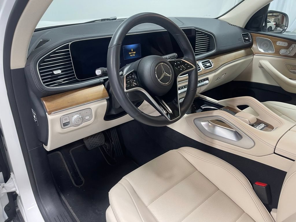 Used 2024 Mercedes-Benz GLS 450 4MATIC image 21