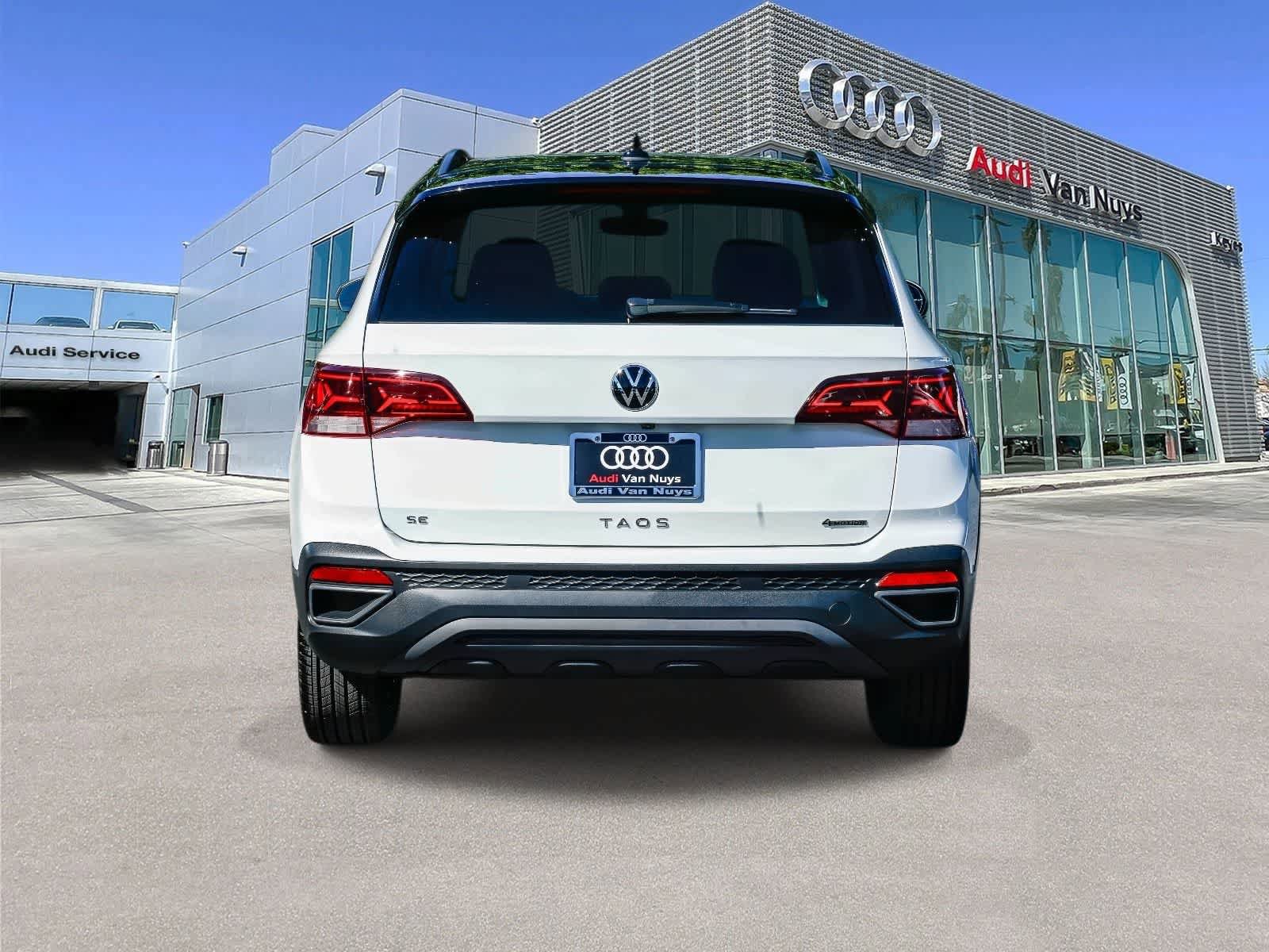 Used 2024 Volkswagen Taos SE AWD/4WD image 3