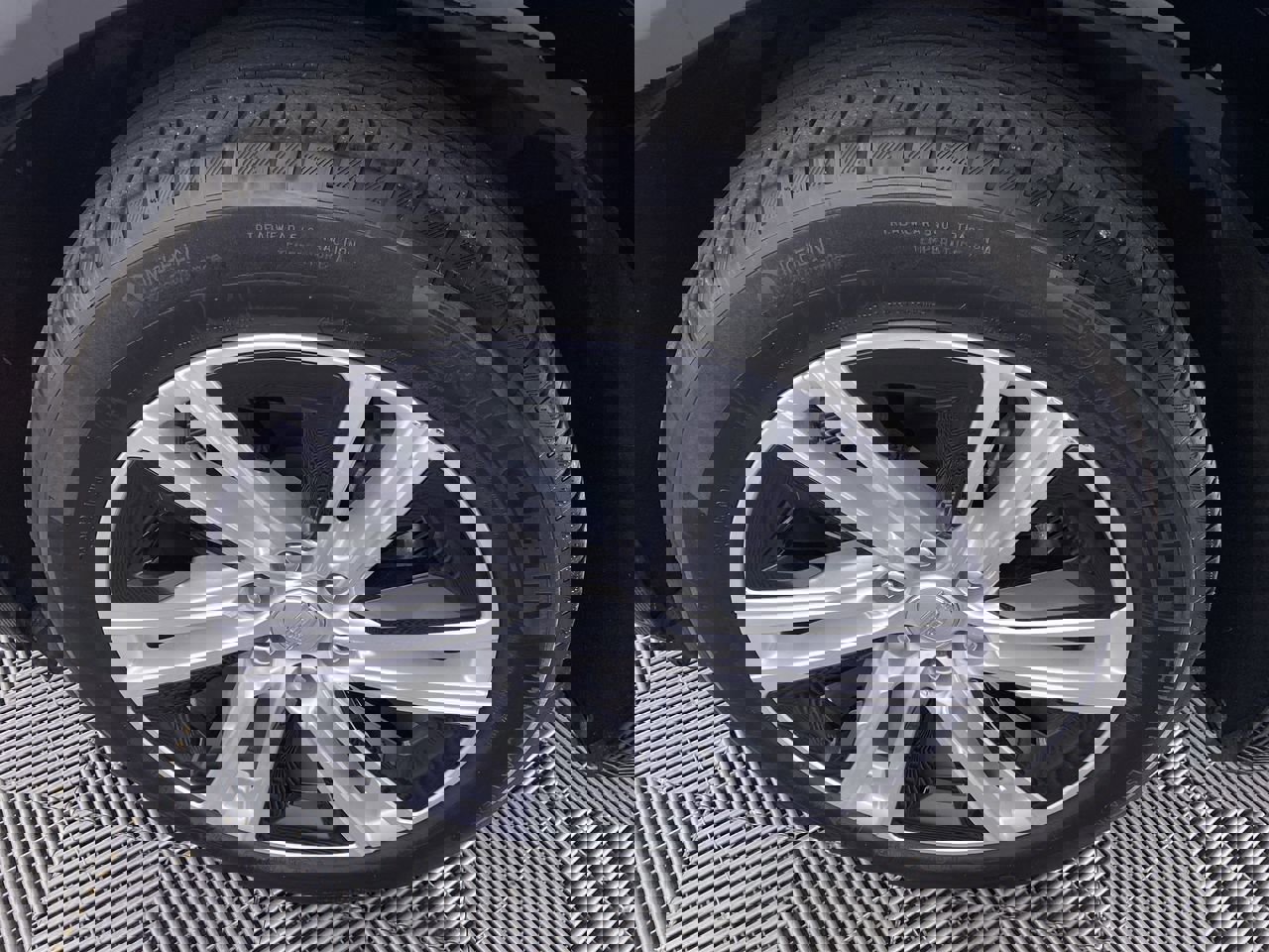 Certified 2024 Cadillac Lyriq Tech image 15