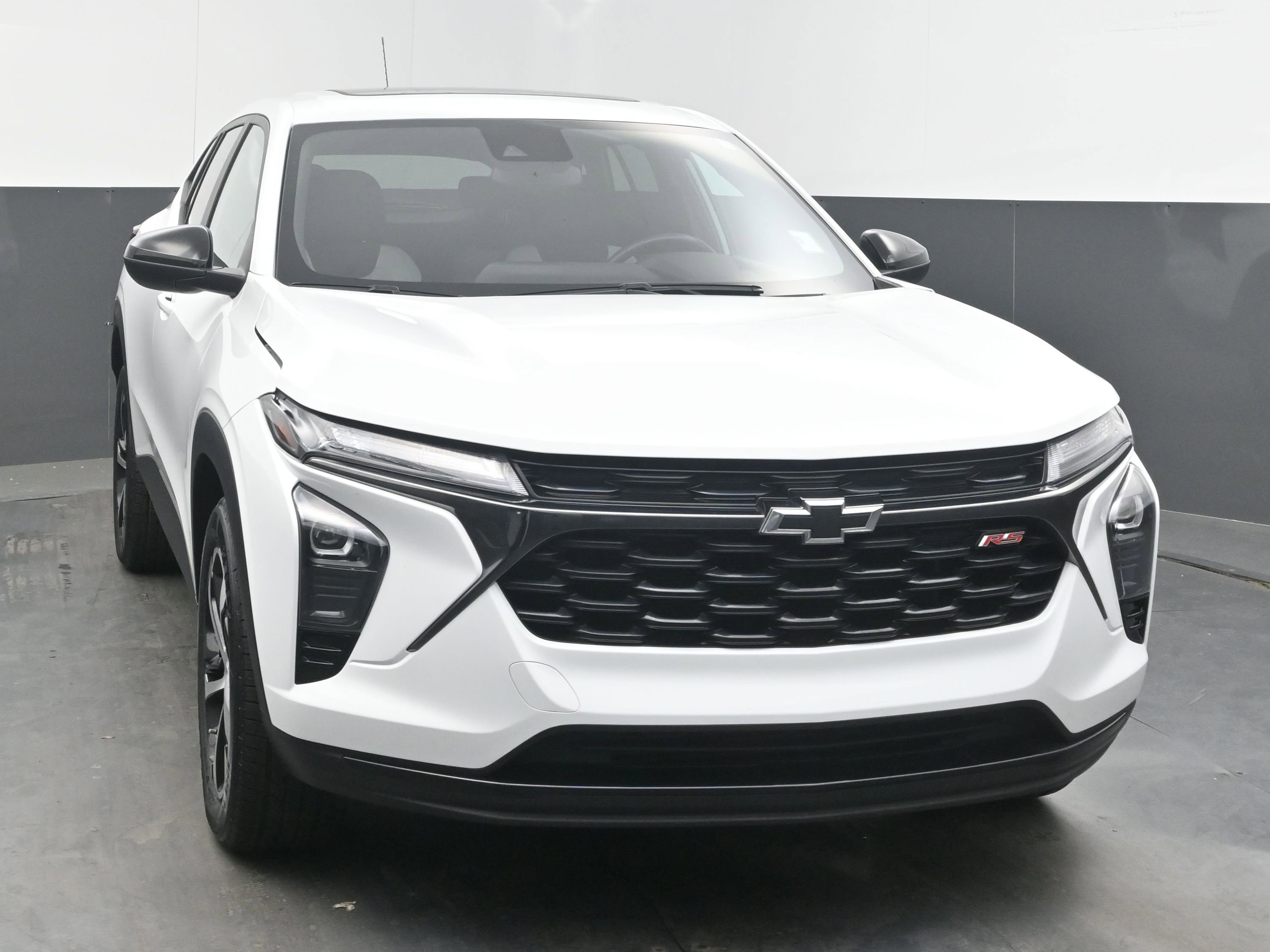 Used 2024 Chevrolet Trax RS w/ Sunroof Package image 3