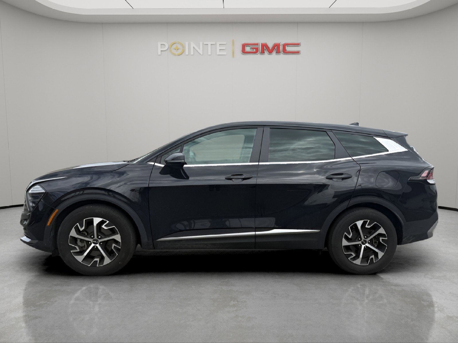 Used 2024 Kia Sportage EX FWD image 7