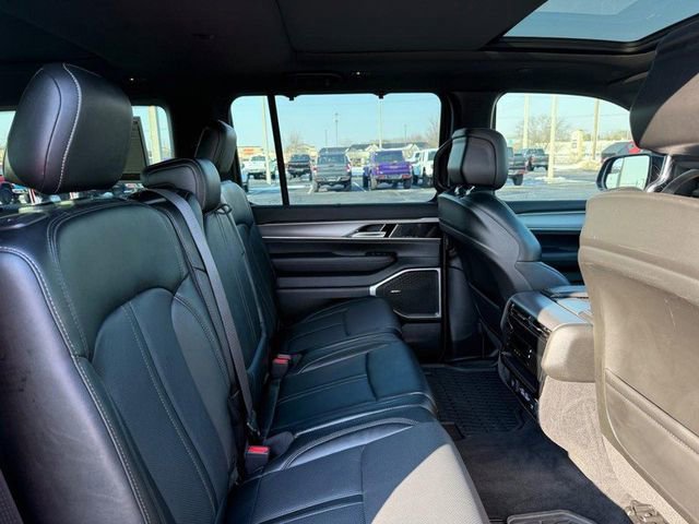 Used 2024 Jeep Wagoneer L Series II w/ Convenience Group I image 11