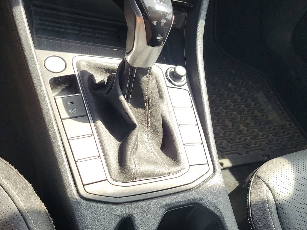 Used 2025 Volkswagen Jetta SEL FWD image 14