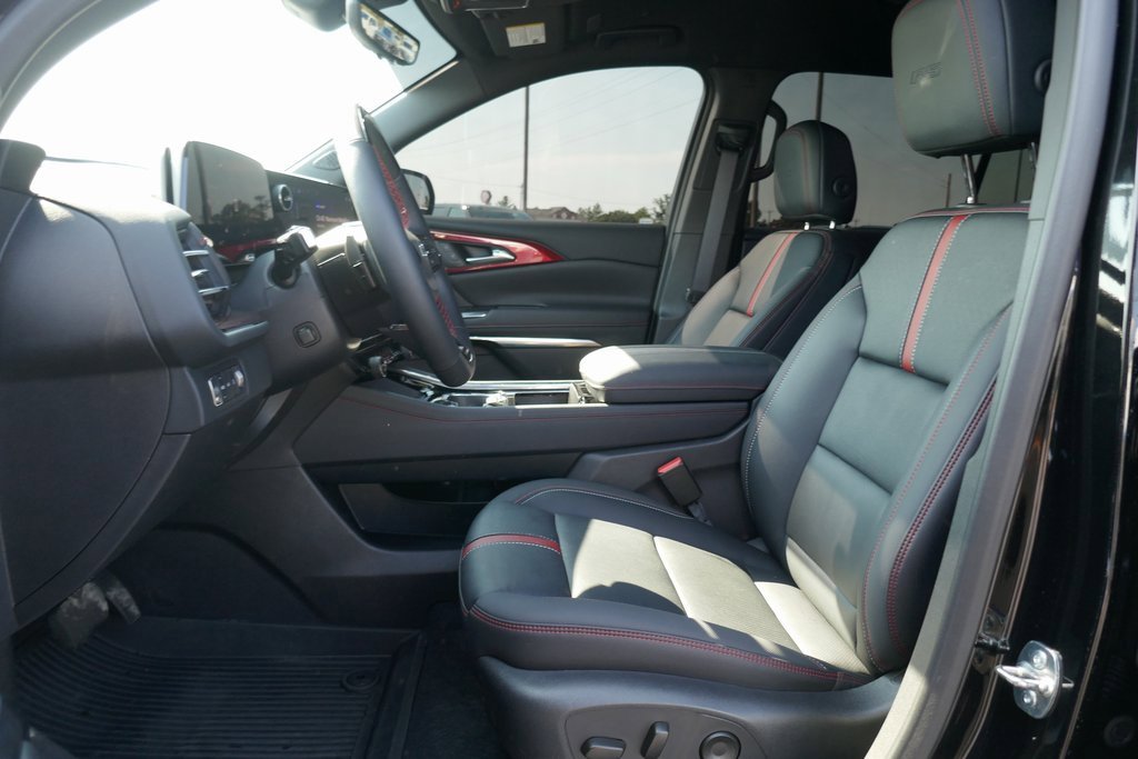 Certified 2025 Chevrolet Traverse RS image 24