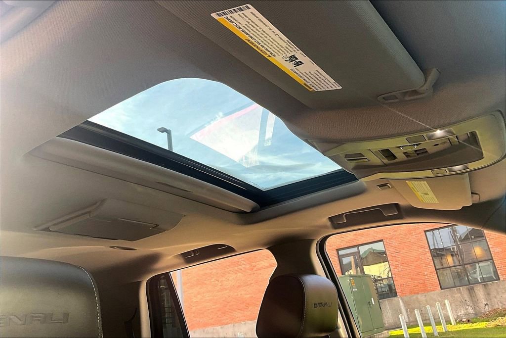 Used 2016 GMC Yukon Denali w/ Open Road Package image 21