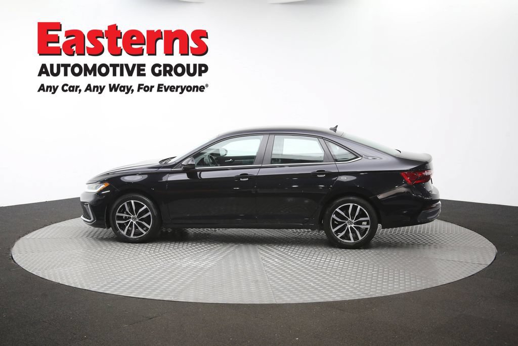 Used 2025 Volkswagen Jetta SE FWD image 59