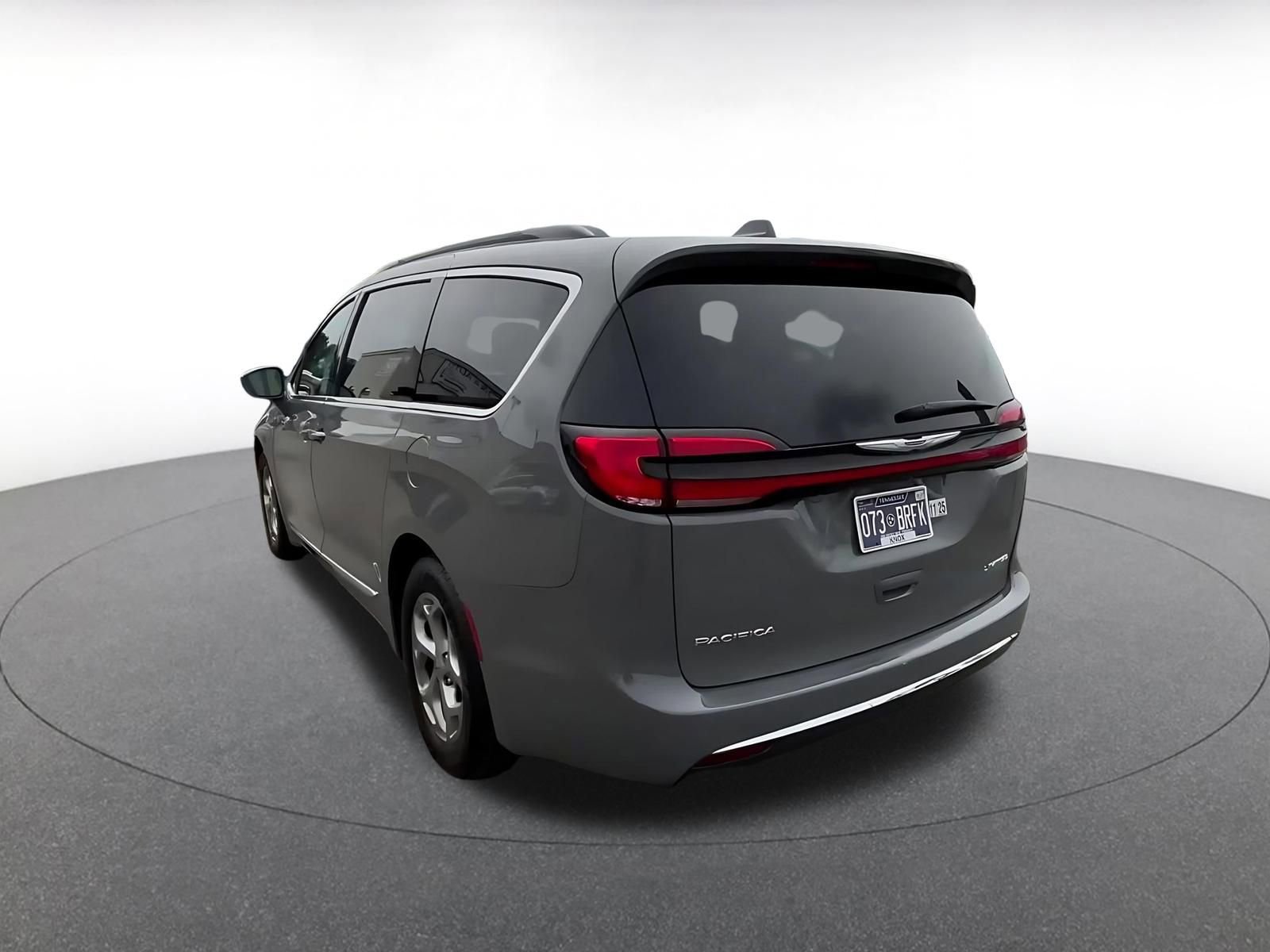 Used 2022 Chrysler Pacifica Limited FWD image 11