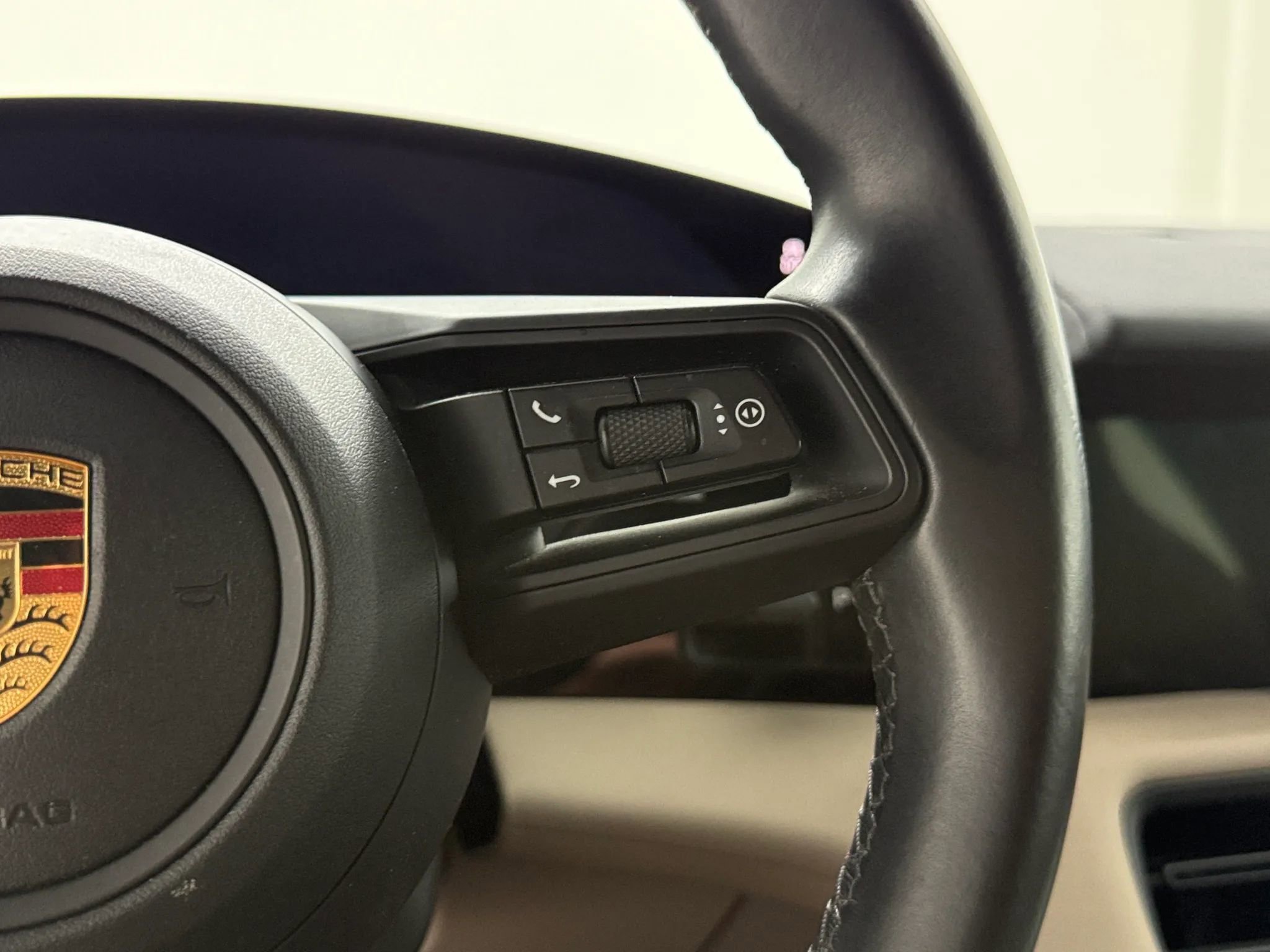 Used 2021 Porsche Taycan image 22