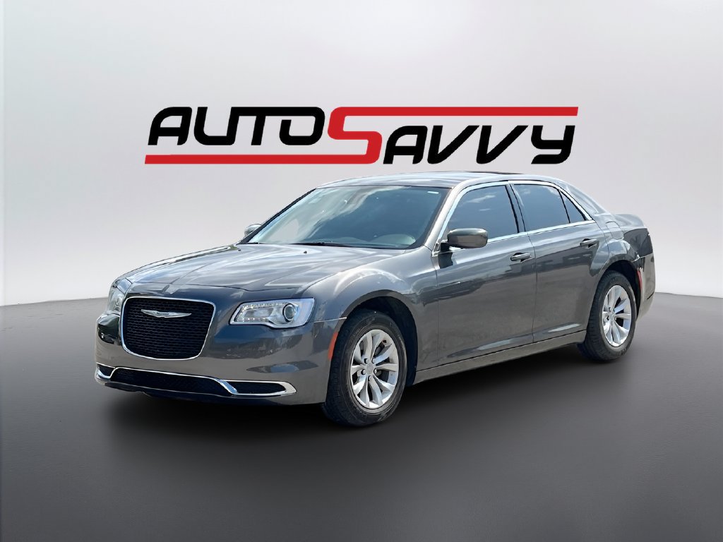 Used 2023 Chrysler 300 Touring RWD image 3
