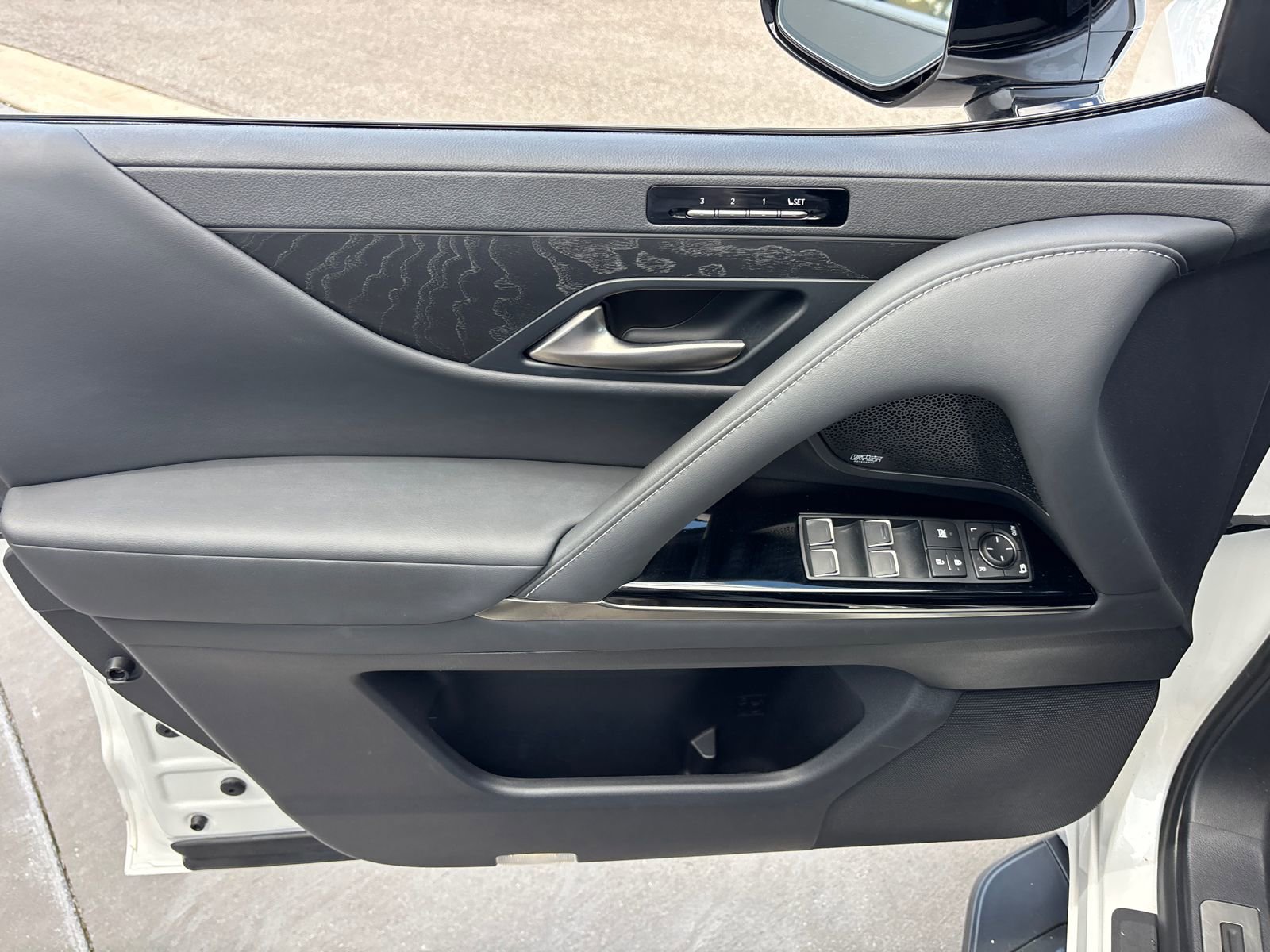 Used 2024 Lexus LX 600 4WD w/ Appearance Package image 11