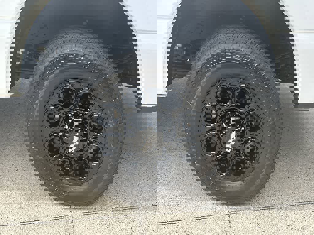 Used 2024 Ford F250 Lariat w/ Black Appearance Package image 35