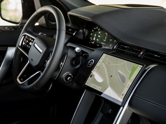 Used 2024 Land Rover Discovery Sport Dynamic SE image 30