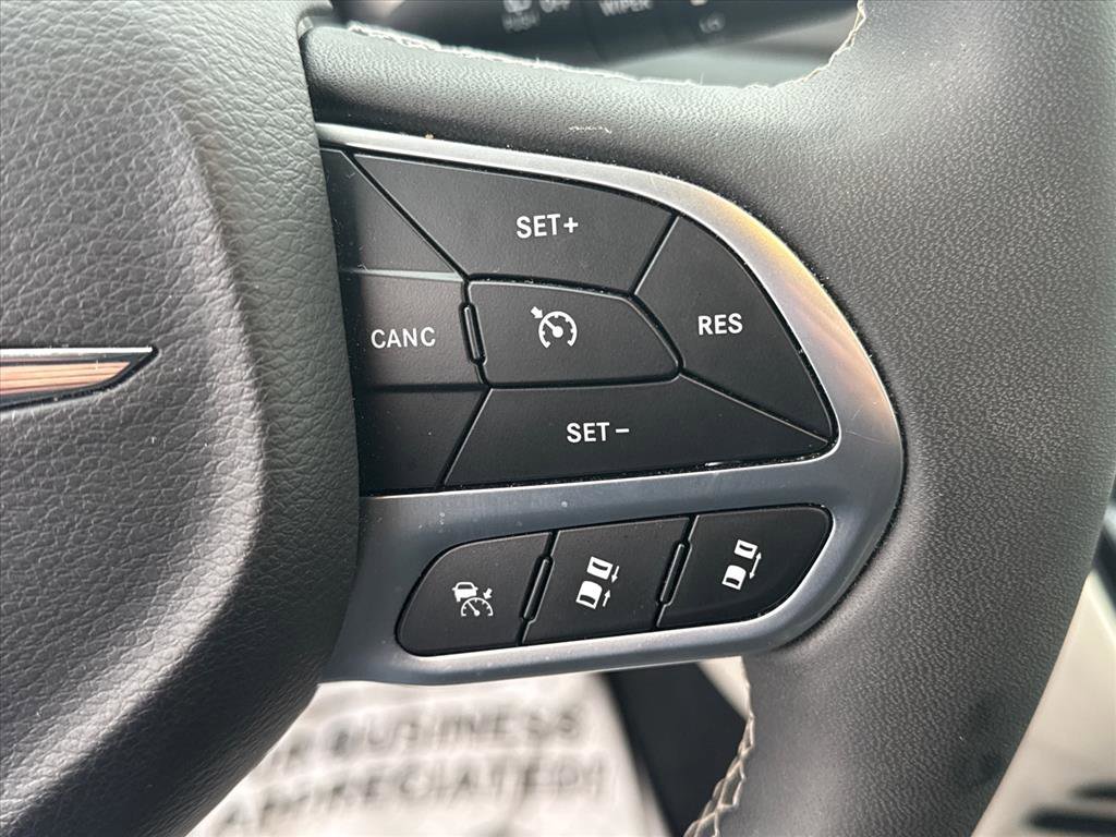 Used 2024 Chrysler Pacifica Touring-L image 17
