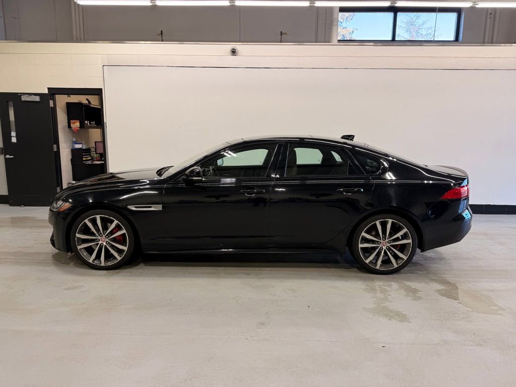 Used 2016 Jaguar XF S image 2