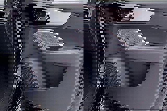 Certified 2025 Acura MDX SH-AWD w/ Technology Package image 24