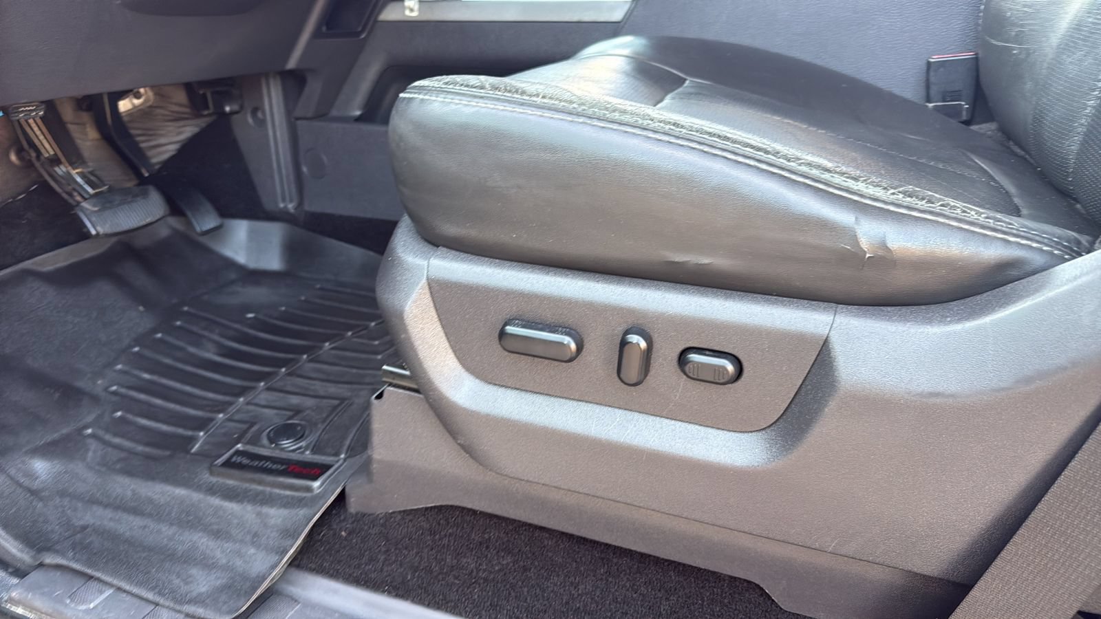 Used 2011 Ford F250 Lariat w/ Lariat Interior Pkg AWD/4WD image 10