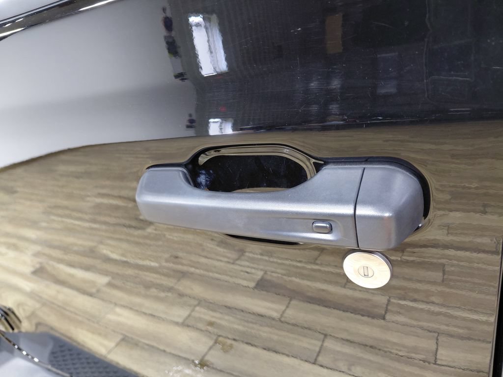 Used 2023 Jeep Wrangler Unlimited Sahara AWD/4WD image 12