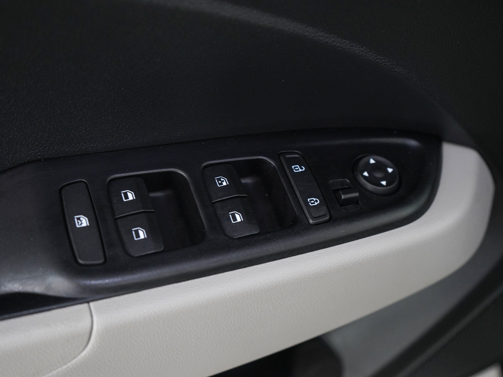 Used 2024 Hyundai Venue SEL FWD image 19