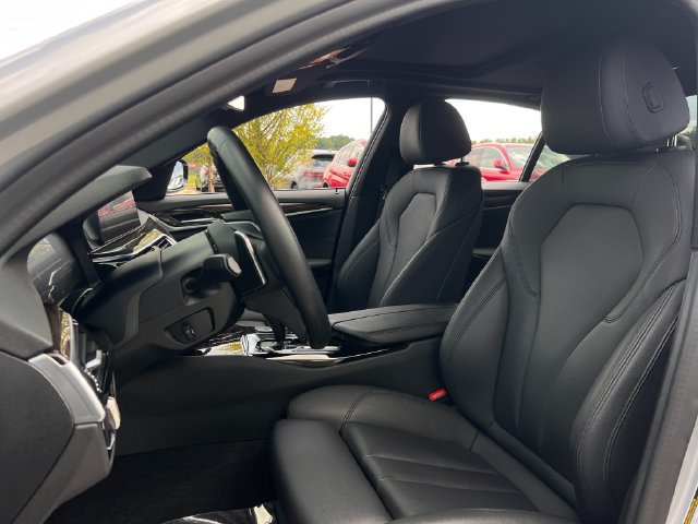 Used 2020 BMW 530e w/ Convenience Package RWD image 12