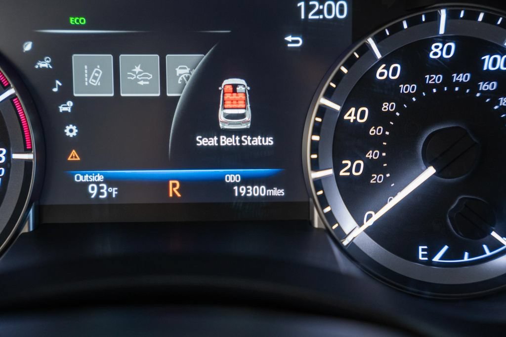 Used 2023 Toyota Highlander LE FWD image 42