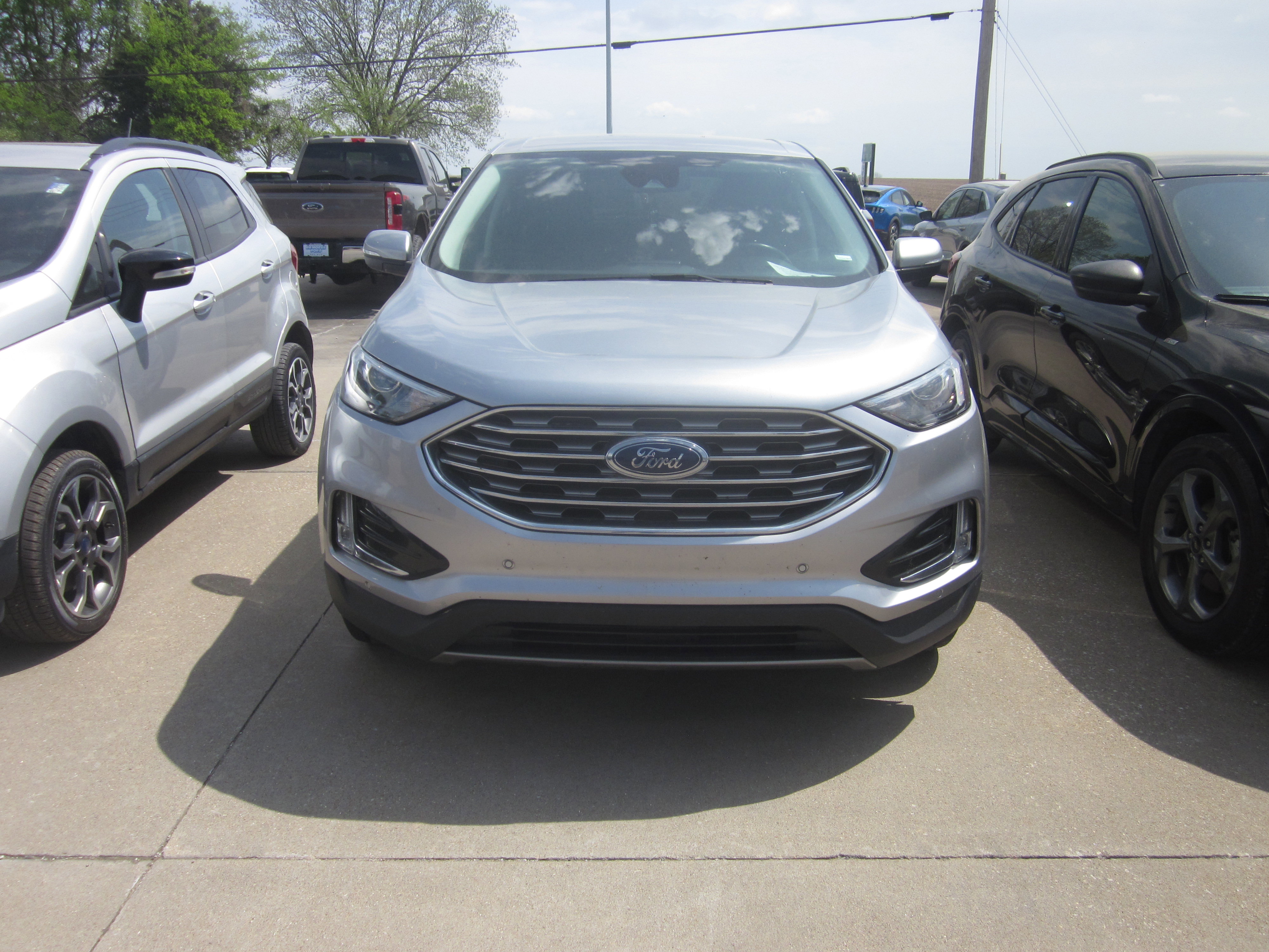 Used 2024 Ford Edge Titanium image 2
