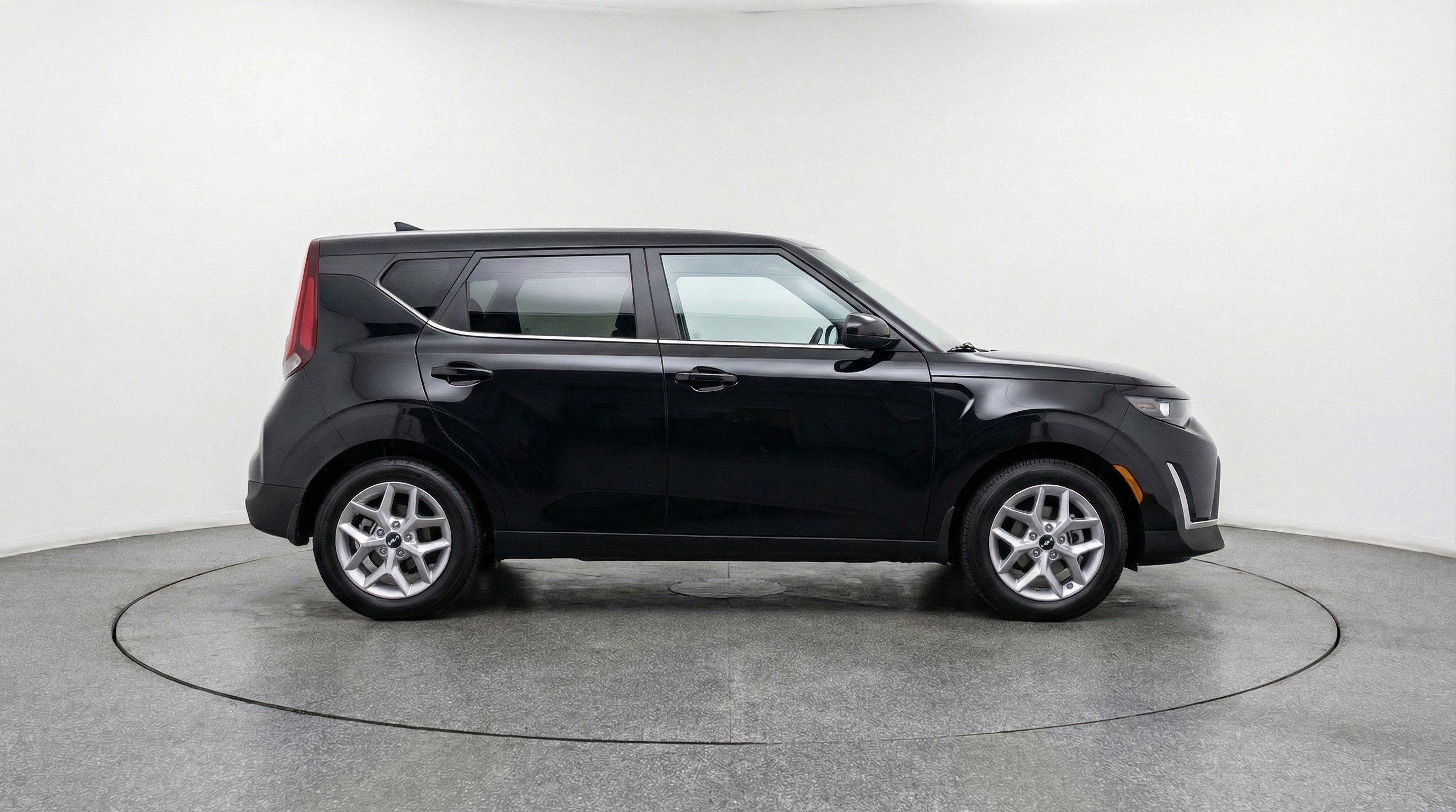 Used 2025 Kia Soul LX w/ LX Technology Package image 11