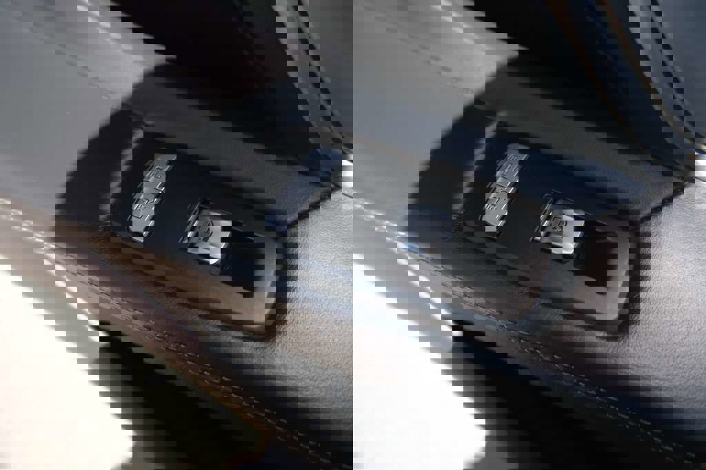 Used 2021 BMW 750i xDrive w/ M Sport Package image 34