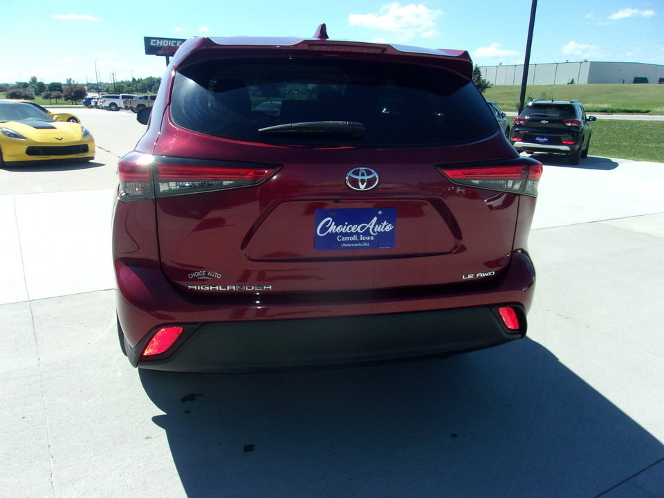 Used 2020 Toyota Highlander LE AWD/4WD image 4