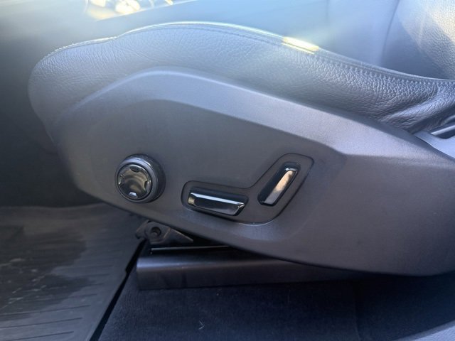 Used 2018 Volvo XC60 T6 Momentum w/ Convenience Package image 37