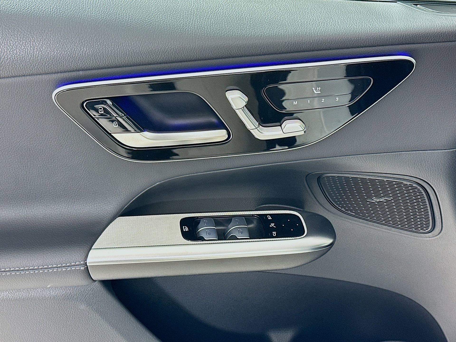 Certified 2025 Mercedes-Benz GLC 300 image 18