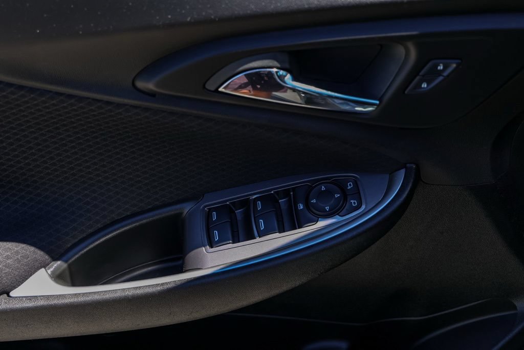 Used 2025 Chevrolet Malibu RS FWD image 23