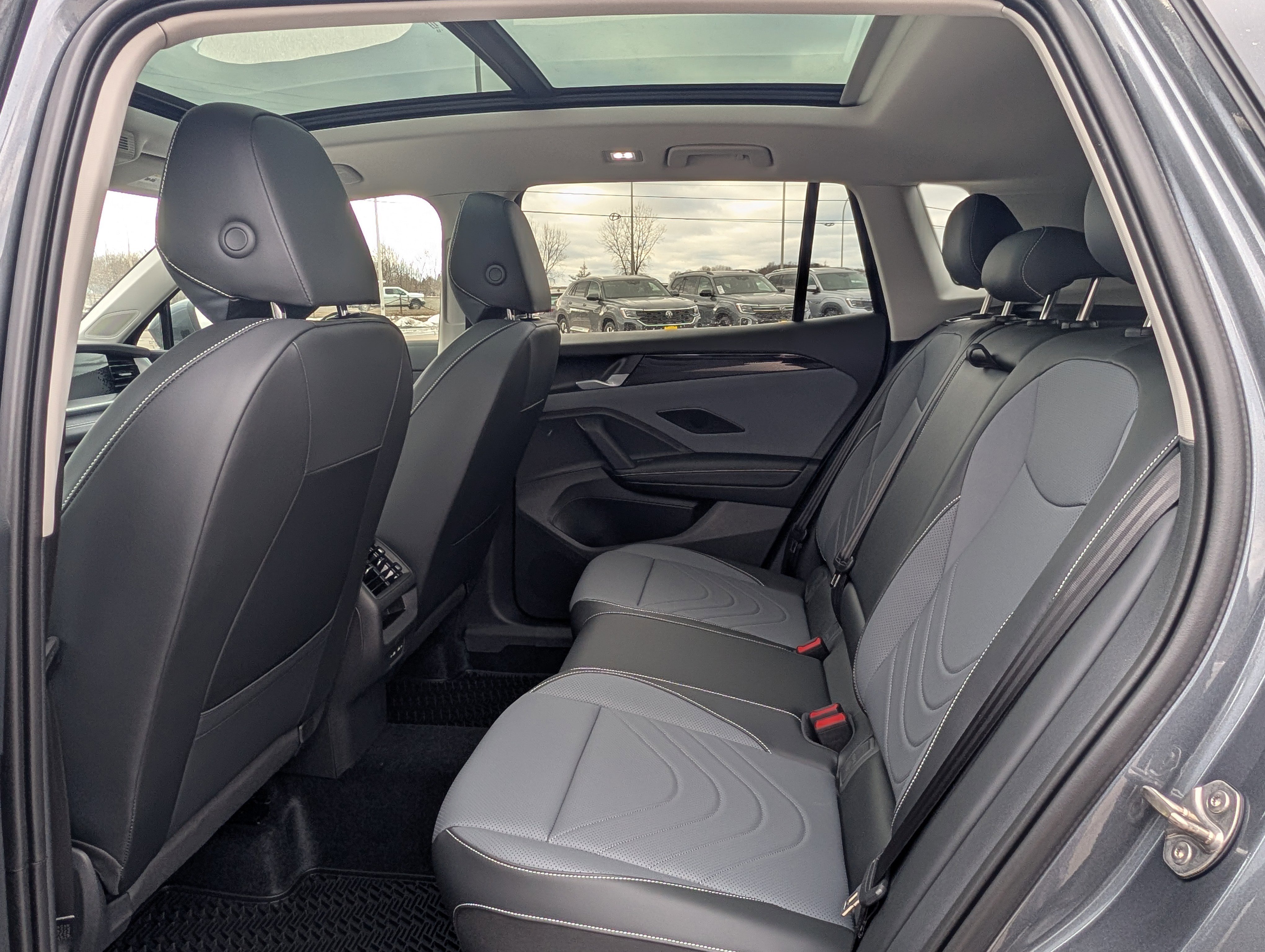 New 2026 Volkswagen Tiguan SE image 6