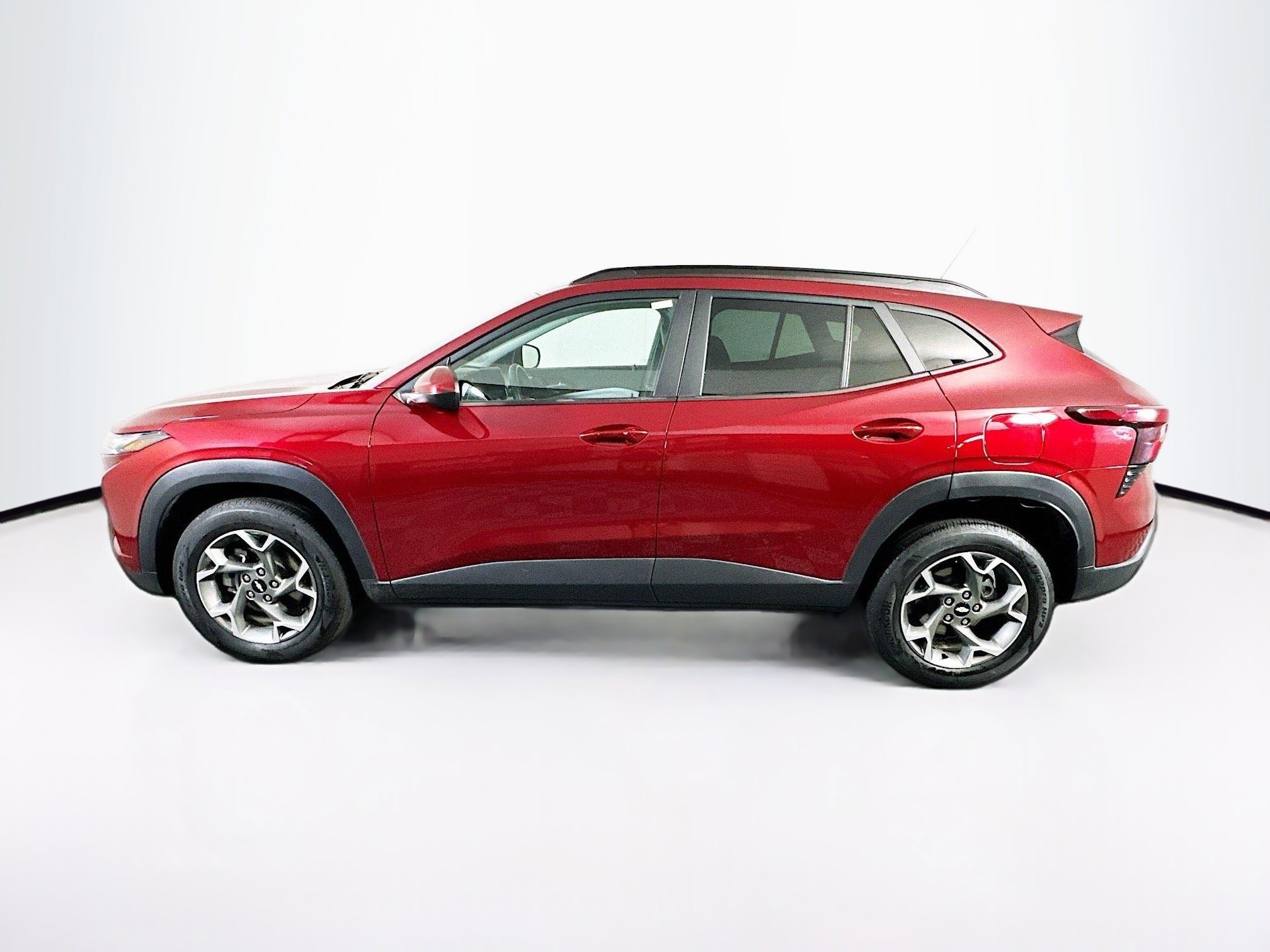 Used 2025 Chevrolet Trax LT w/ LT Convenience Package image 4