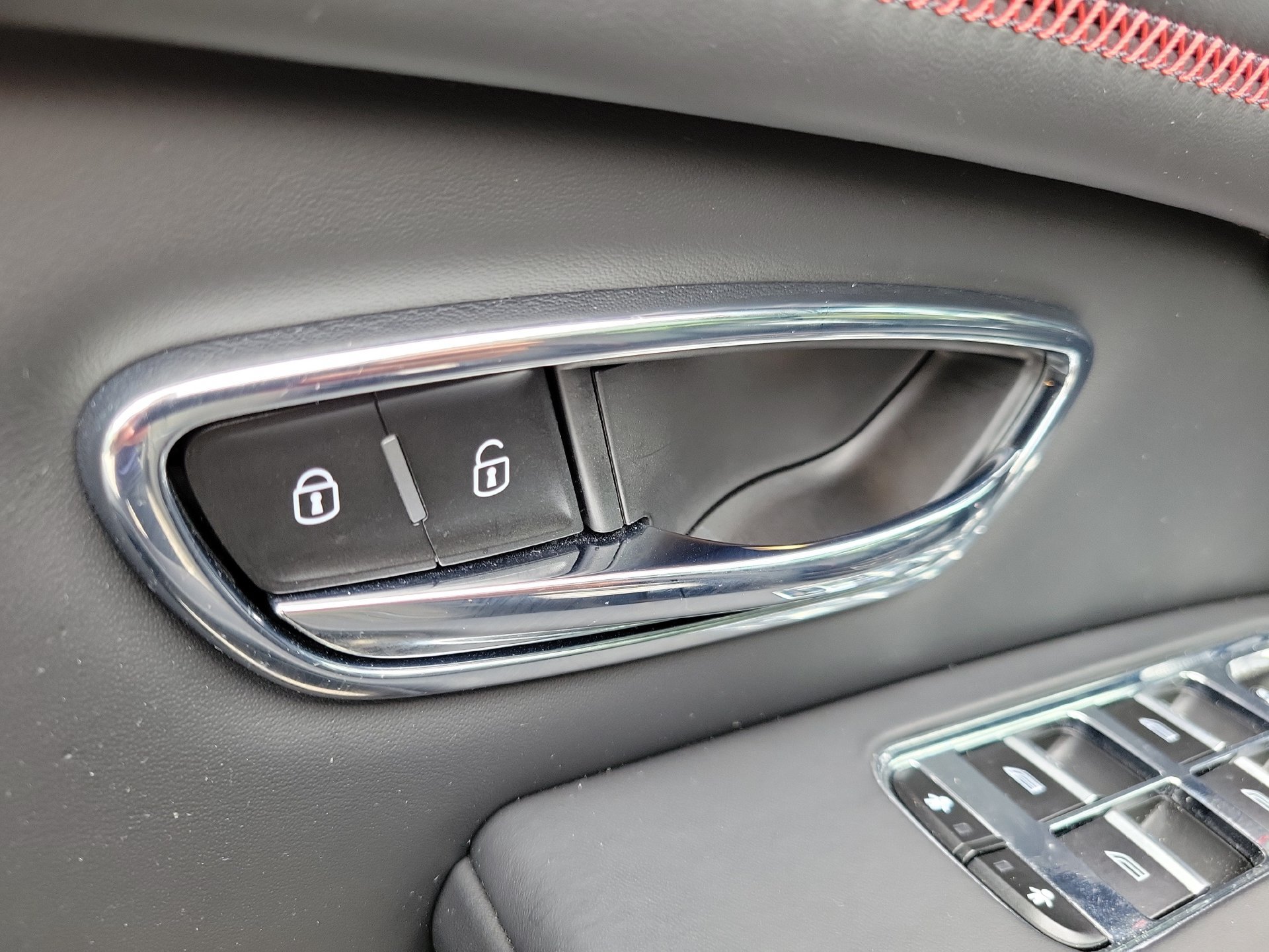 Certified 2023 Bentley Bentayga AWD/4WD image 30