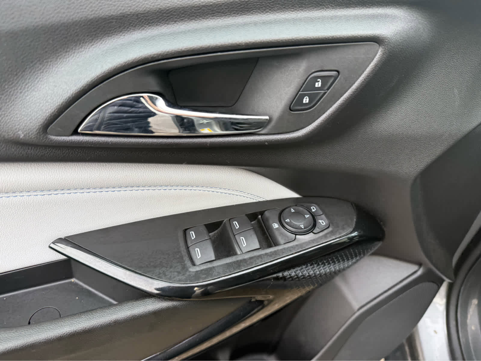 Used 2025 Chevrolet Trax LT image 7