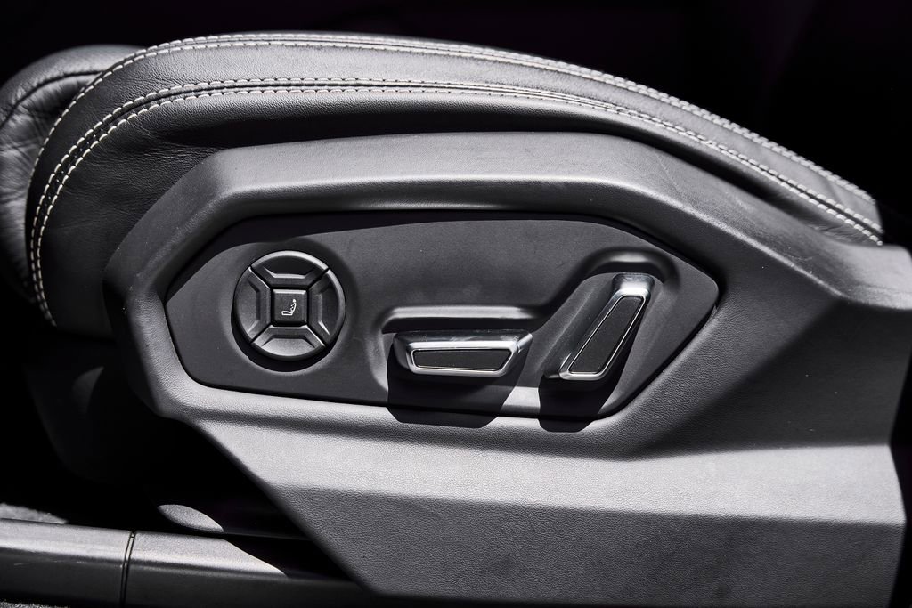 Used 2022 Lamborghini Urus AWD/4WD image 36