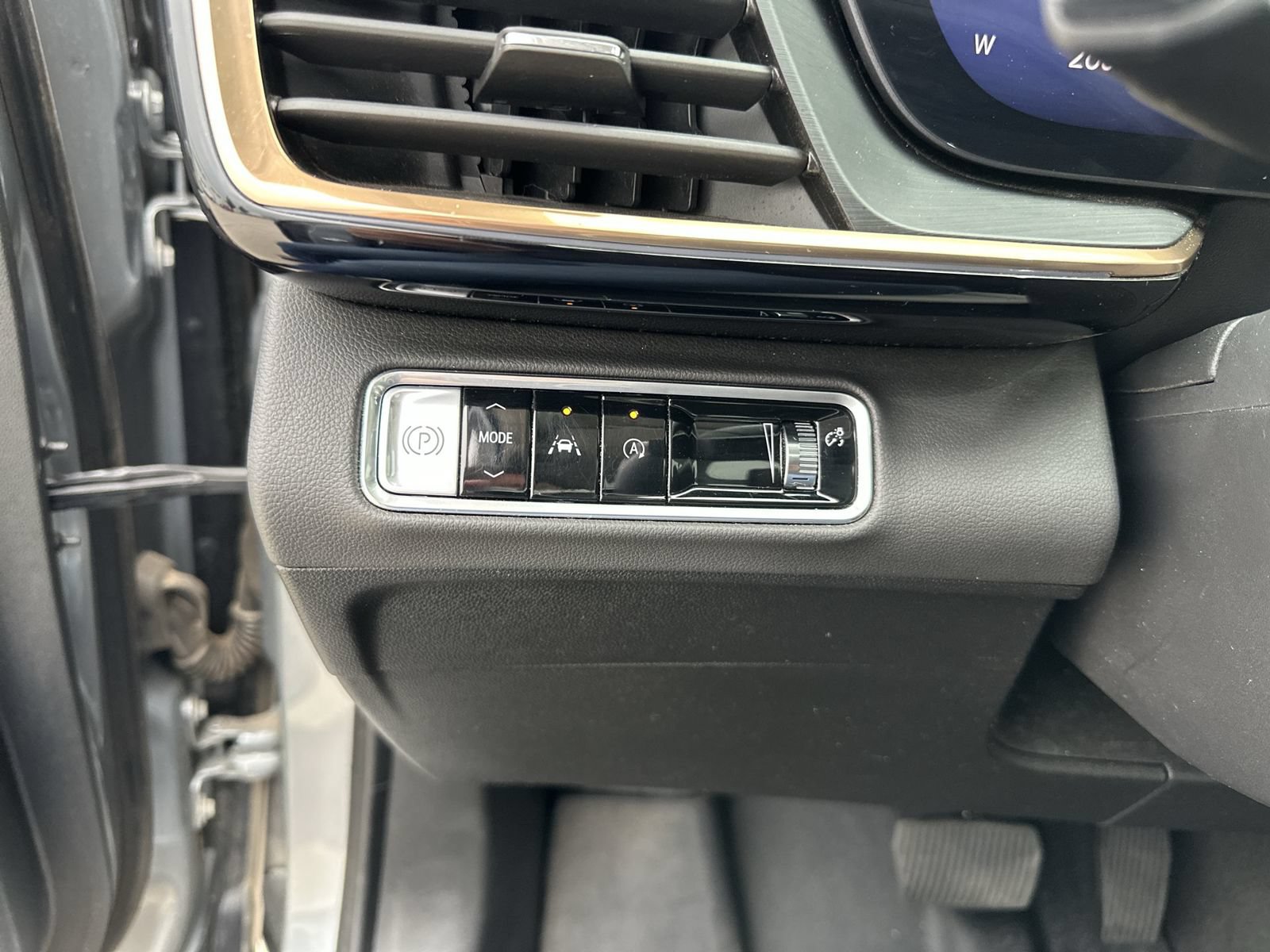 Certified 2025 Buick Envision Avenir AWD/4WD image 18