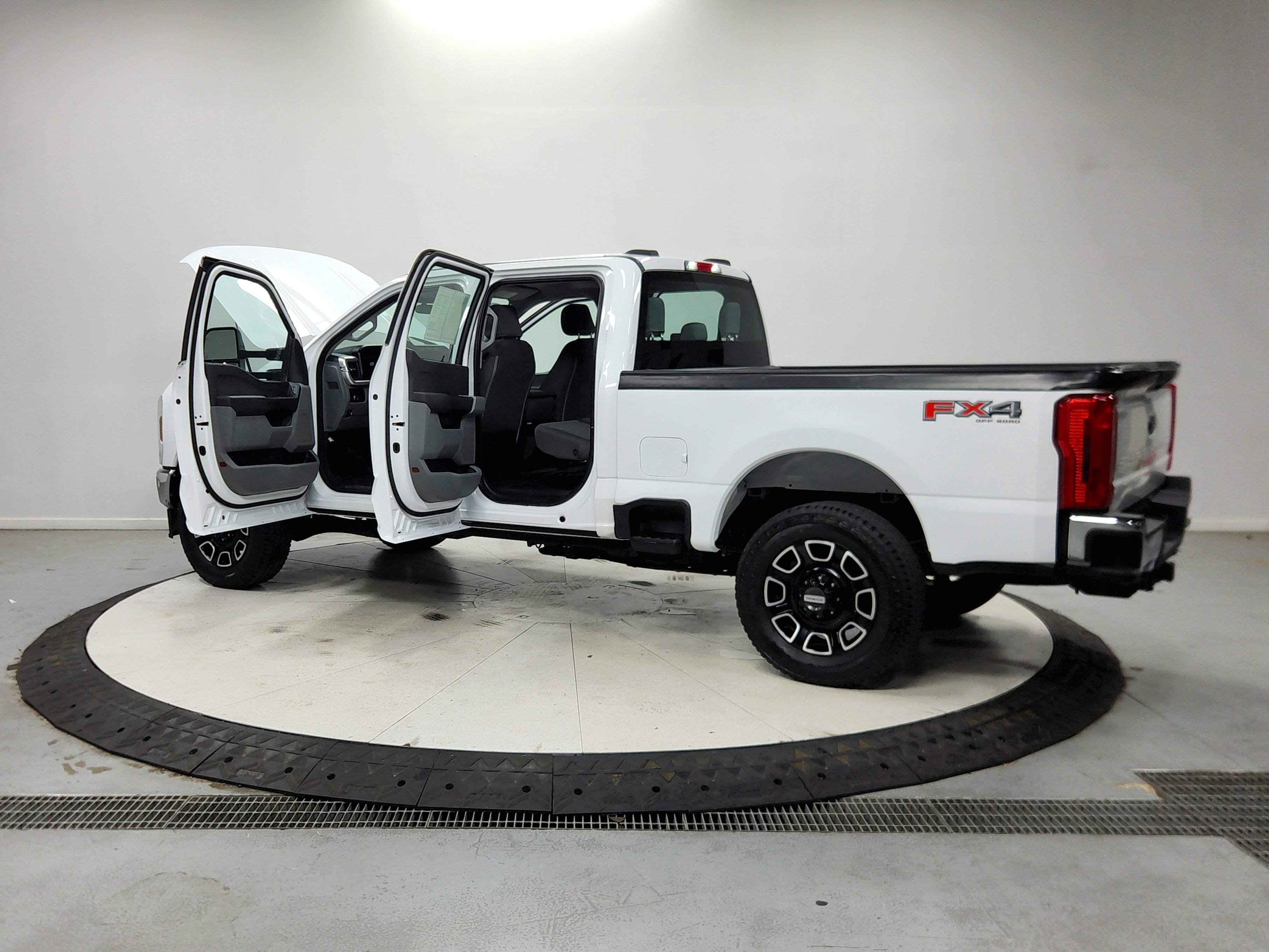 Used 2024 Ford F250 XL w/ FX4 Off-Road Package AWD/4WD image 14