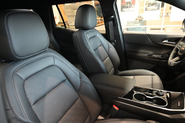 New 2027 Chevrolet Equinox LT w/ Convenience Package II AWD/4WD image 8