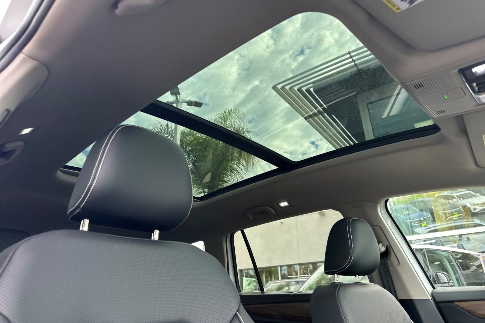 New 2026 Volkswagen Atlas SE image 16