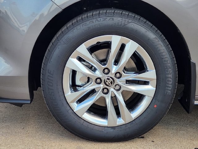 New 2026 Toyota Sienna Limited FWD image 8