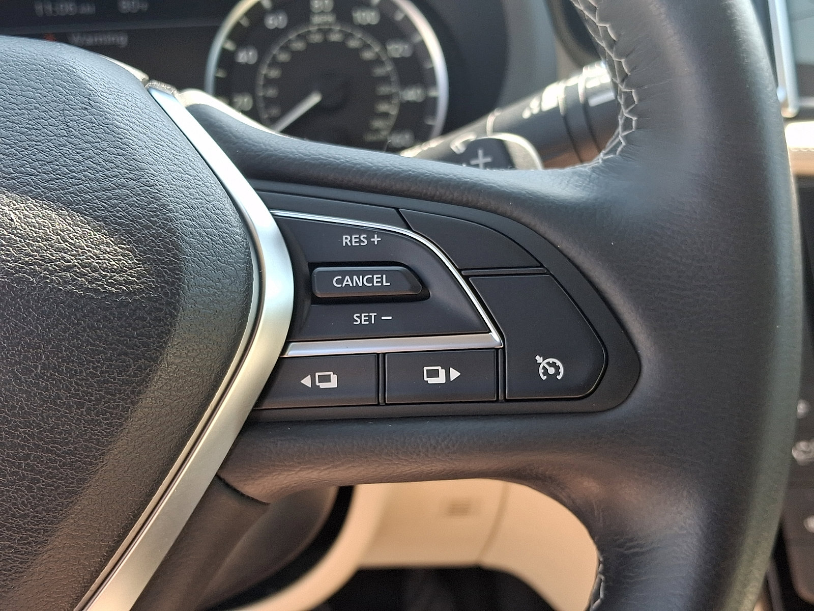 Used 2019 INFINITI QX50 Luxe w/ Navigation Package AWD/4WD image 22