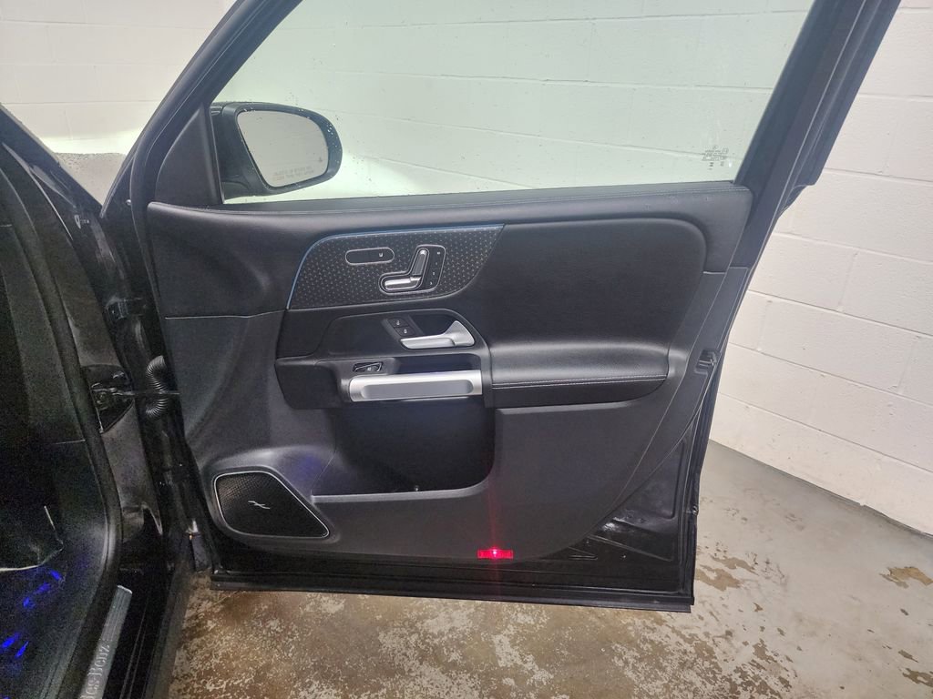 Used 2024 Mercedes-Benz GLB 250 4MATIC image 32