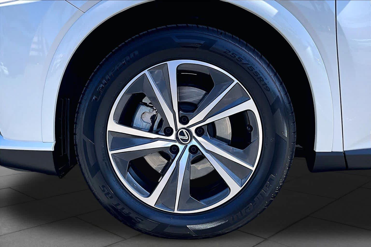 Certified 2024 Lexus RX 350 Premium w/ Convenience Package FWD image 10
